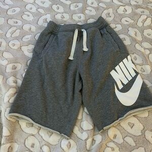 Nike boys, basketball shorts size medium